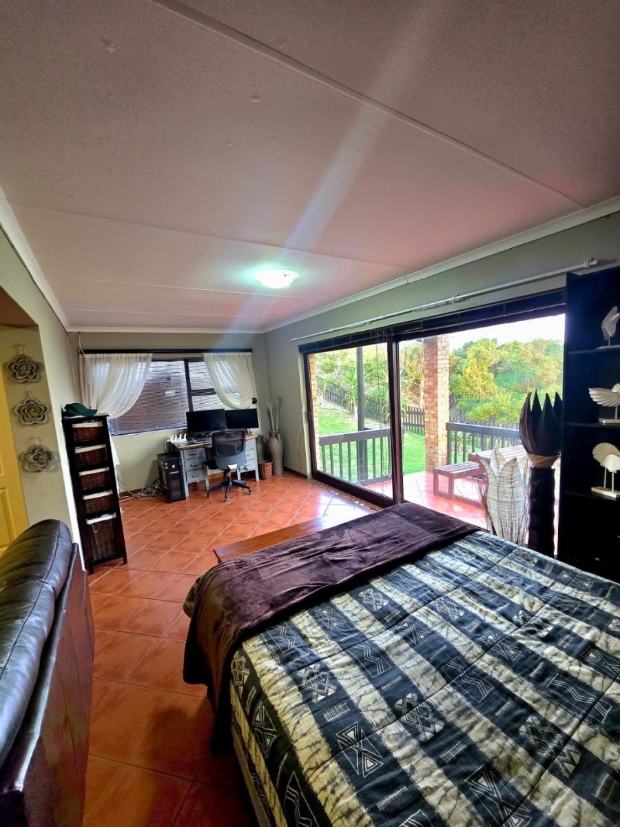 4 Bedroom Property for Sale in Paradise Beach Eastern Cape